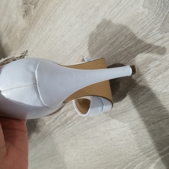 Shoes - Picture 4 of 6